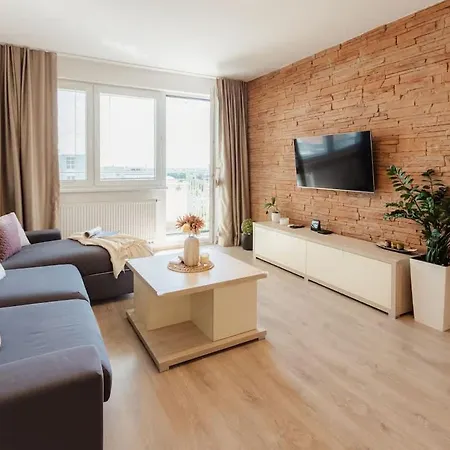 Perla Ruzinova With Balcony Apartamento Bratislava